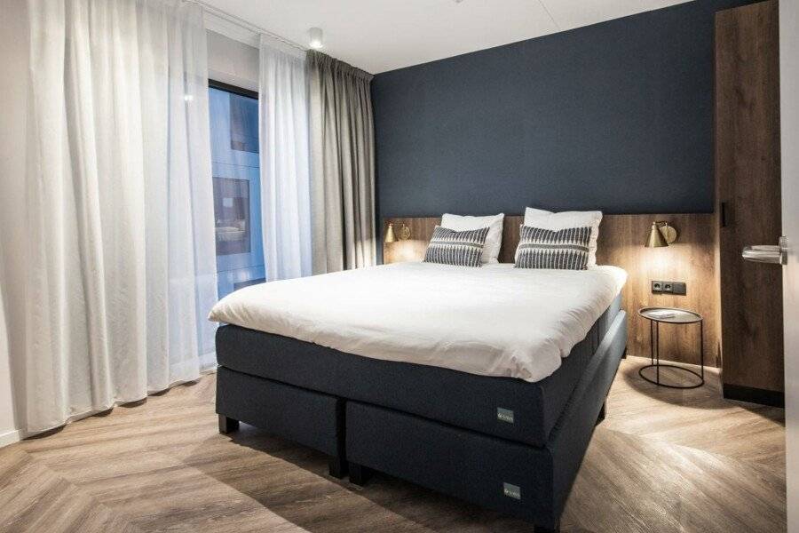 Numa Docklands hotel bedroom