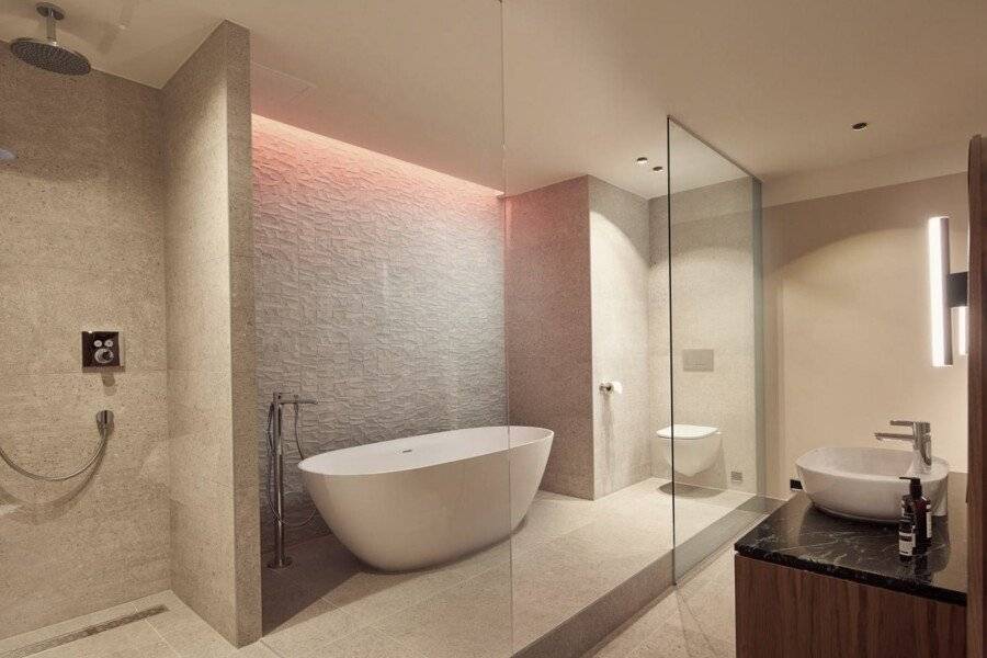 Met Hotel bathtub