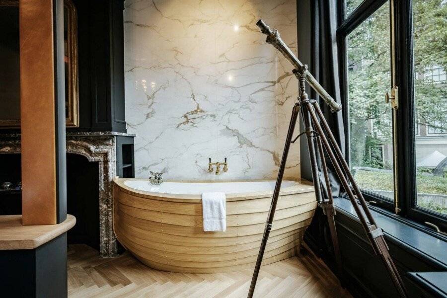 Boutique Hotel The Noblemen bathtub