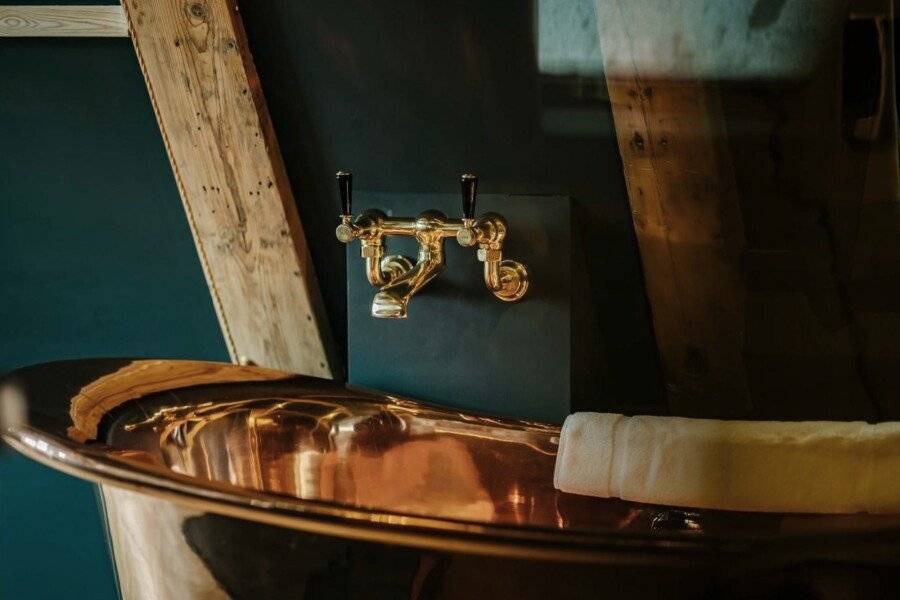 Boutique Hotel The Noblemen bathtub