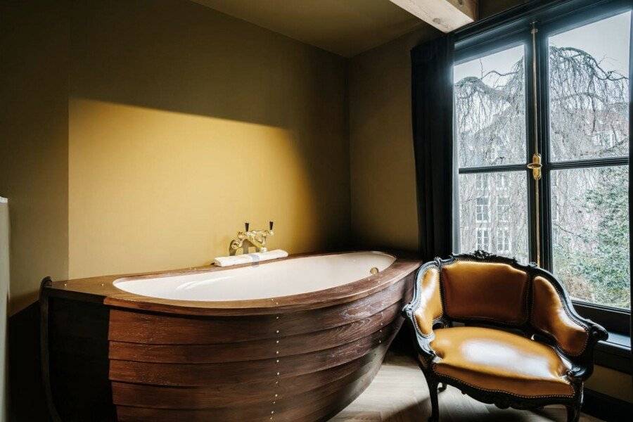 Boutique Hotel The Noblemen bathtub