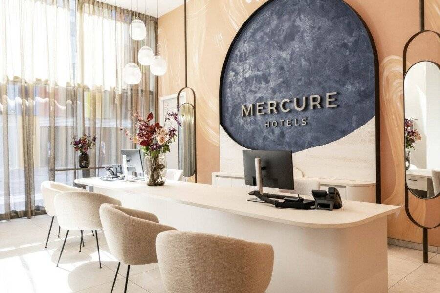 Mercure North Station lobby,front desk