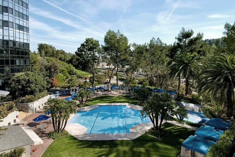 Hilton-Universal City outdoor pool,garden