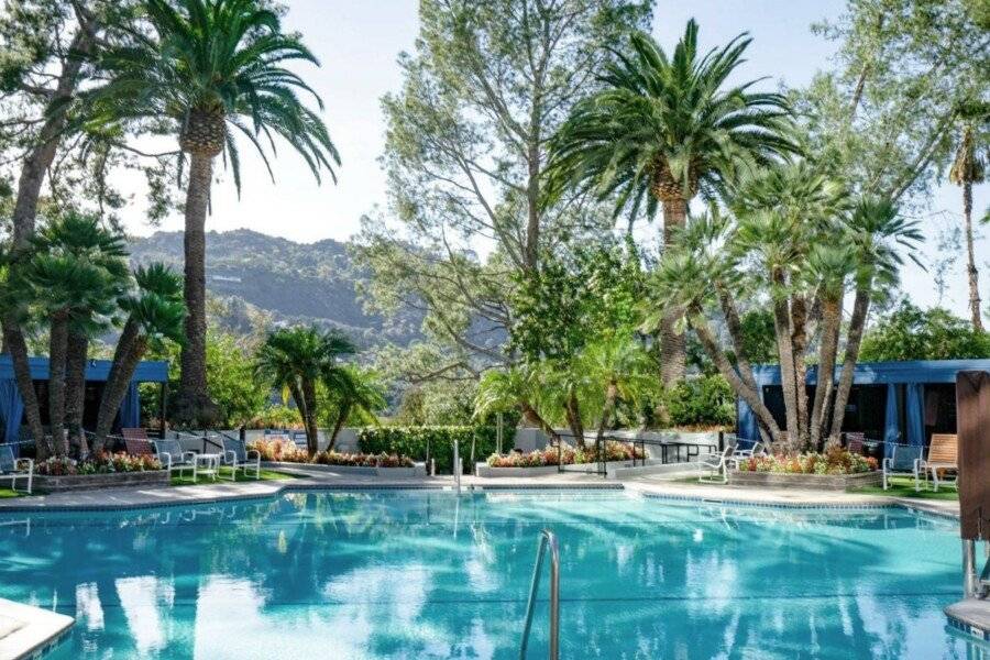 Hilton-Universal City outdoor pool,garden