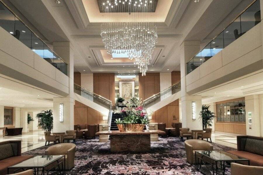 Hilton Airport lobby