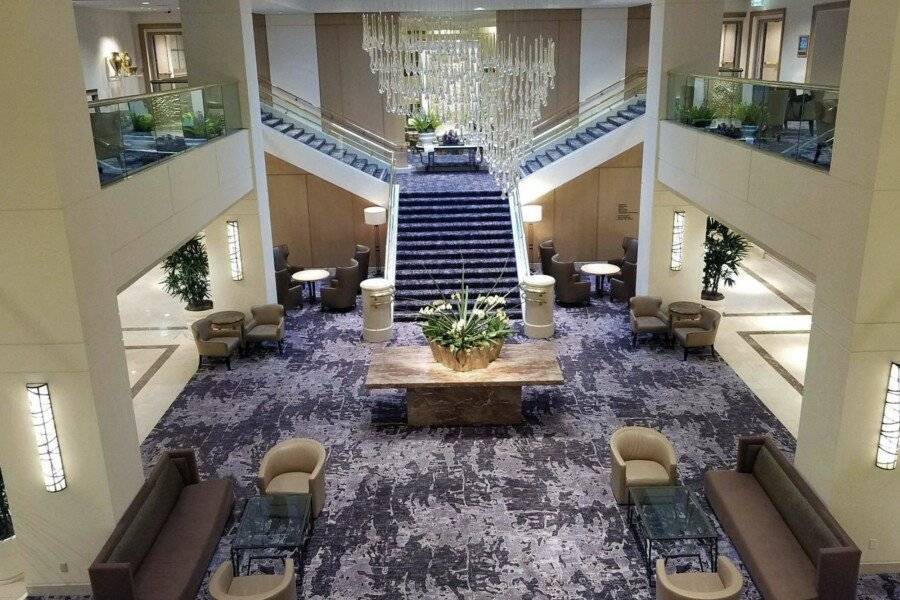 Hilton Airport lobby