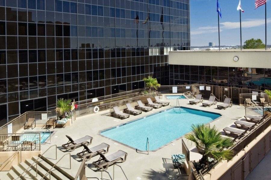 Hilton Airport outdoor pool,hotel facade