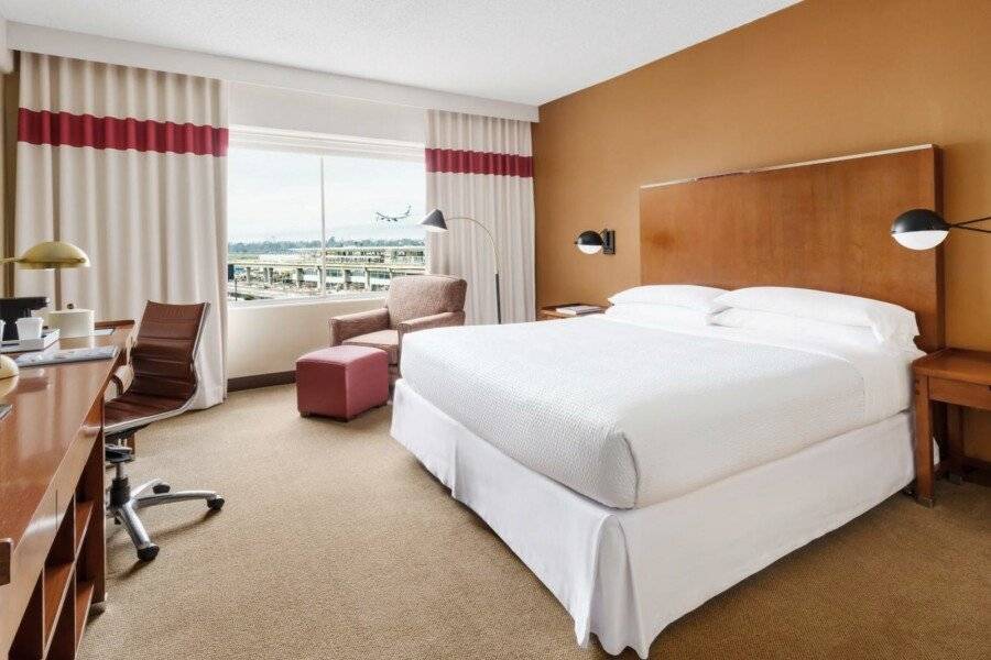 Four Points by Sheraton International Airport hotel bedroom,ocean view