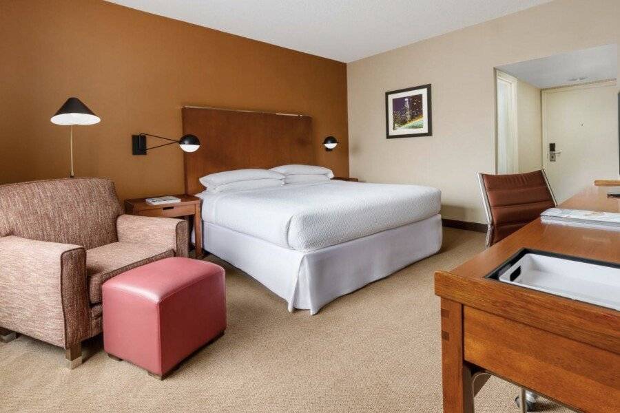 Four Points by Sheraton International Airport hotel bedroom