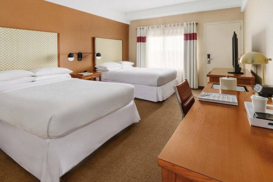 Four Points by Sheraton International Airport hotel bedroom