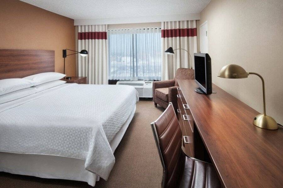 Four Points by Sheraton International Airport hotel bedroom