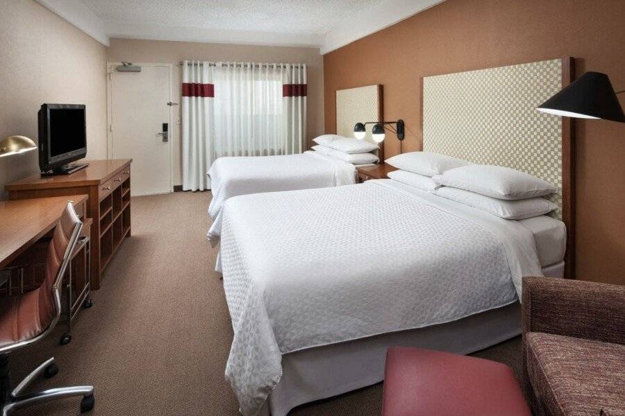 Four Points by Sheraton International Airport hotel bedroom