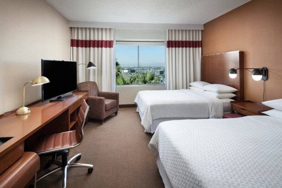 Four Points by Sheraton International Airport hotel bedroom