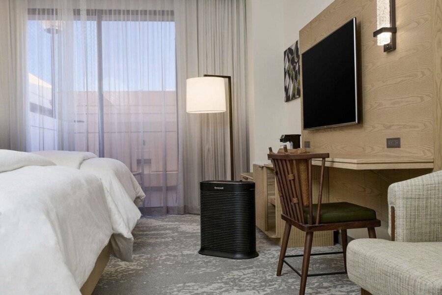 The Westin Airport hotel bedroom