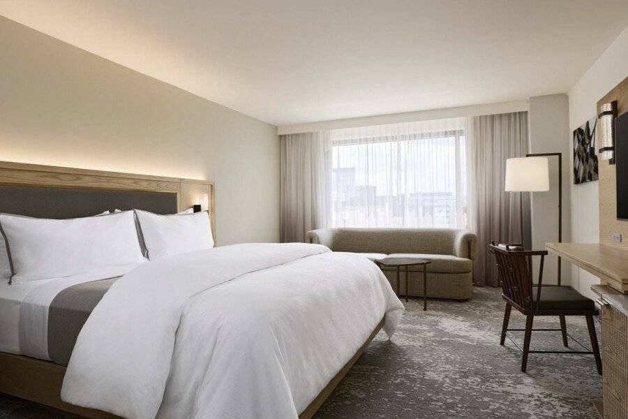 The Westin Airport hotel bedroom