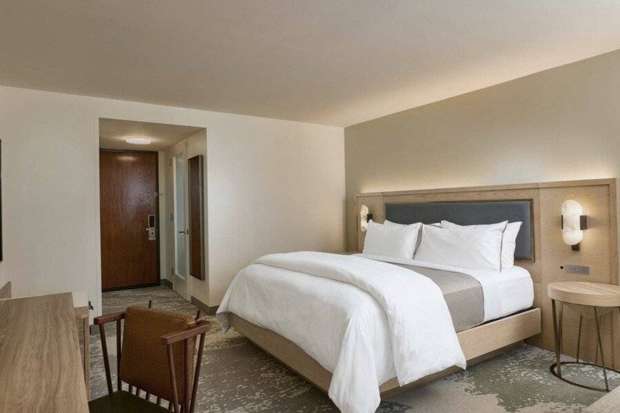 The Westin Airport hotel bedroom