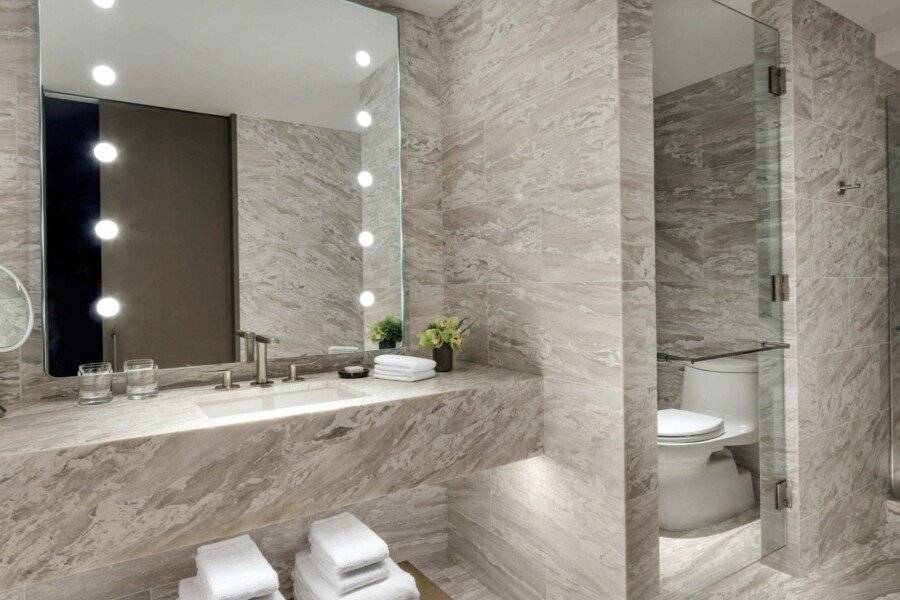 Fairmont Century Plaza bathtub
