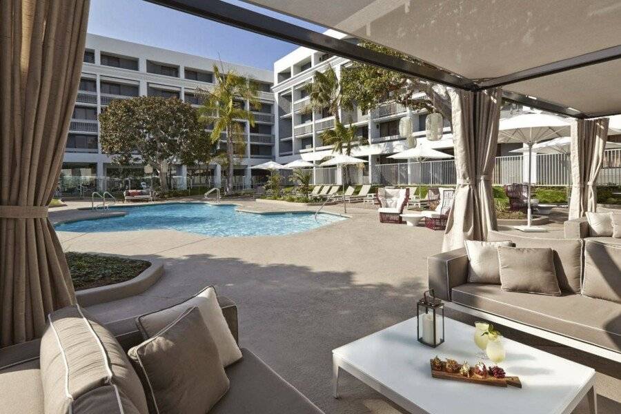 Hotel MDR Marina del Rey- a DoubleTree by Hilton outdoor pool,garden