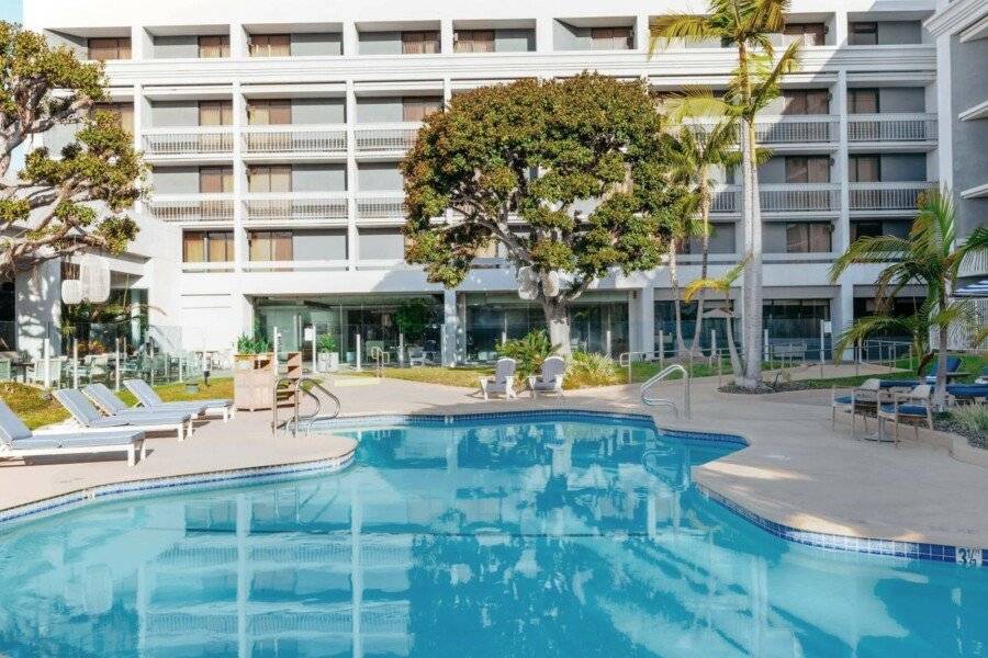 Hotel MDR Marina del Rey- a DoubleTree by Hilton facade,outdoor pool