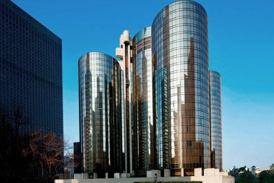 The Westin Bonaventure Hotel & Suites, facade