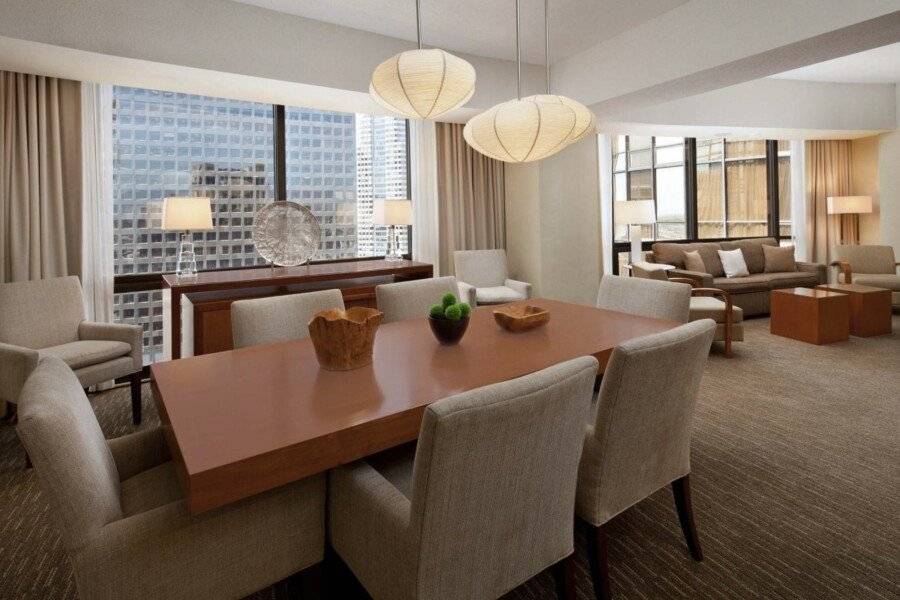 The Westin Bonaventure Hotel & Suites, hotel bedroom