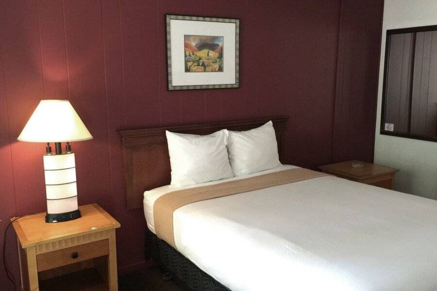 Holiday Lodge hotel bedroom