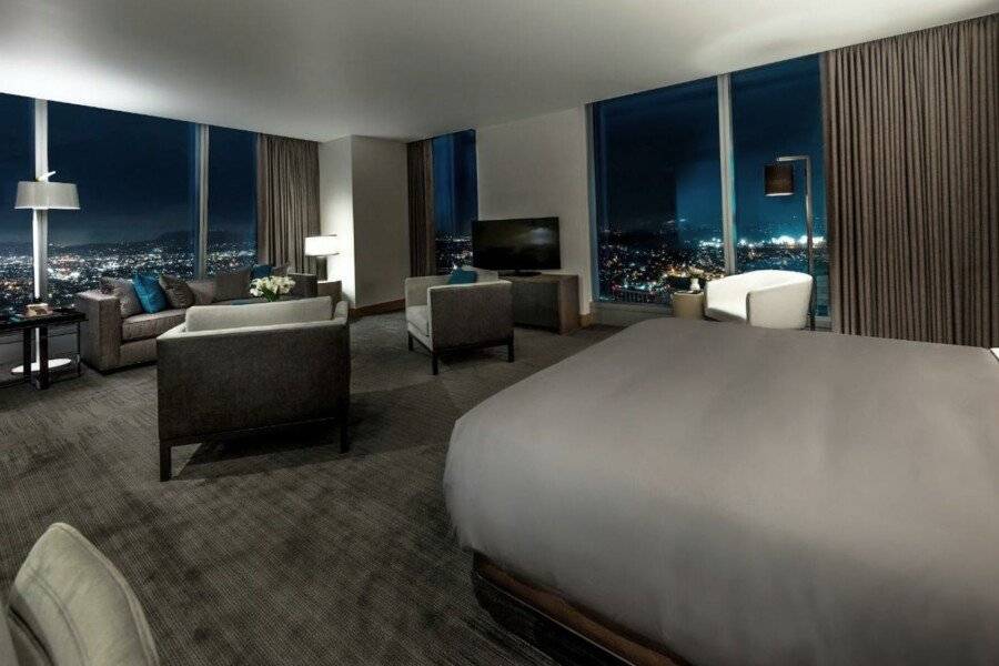 InterContinental - Downtown by IHG hotel bedroom,ocean view