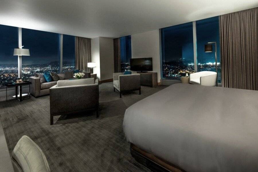 InterContinental - Downtown, an IHG Hotel hotel bedroom,ocean view