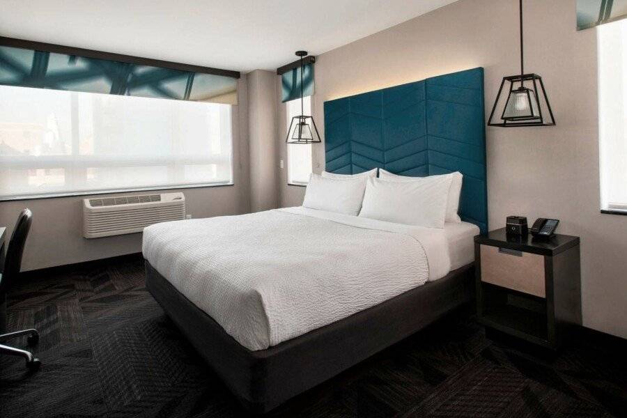 Four Points by Sheraton Manhattan SoHo Village hotel bedroom