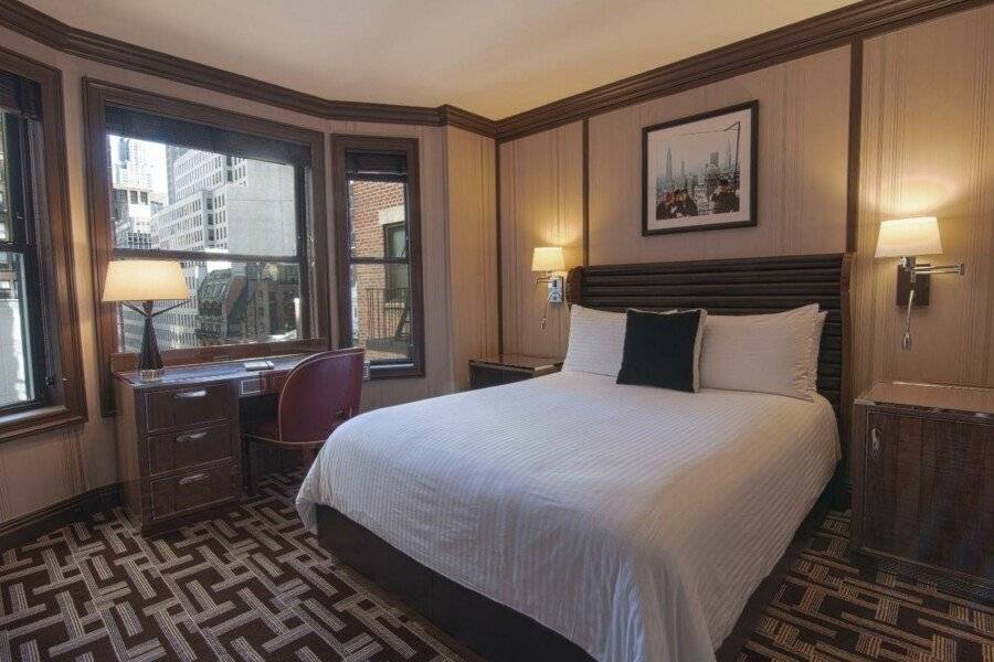 Iroquois New York Times Square hotel bedroom