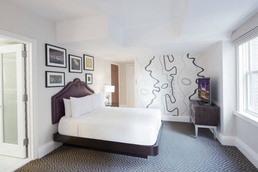 The Lexington Hotel, Autograph Collection hotel bedroom