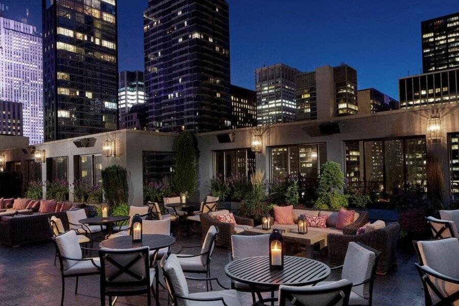 The Peninsula rooftop pool,bar