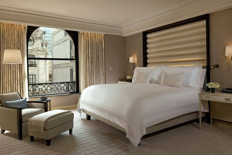 The Peninsula hotel bedroom