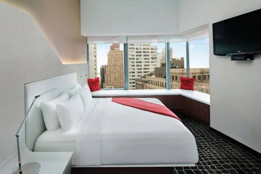 The Washington by LuxUrban hotel bedroom