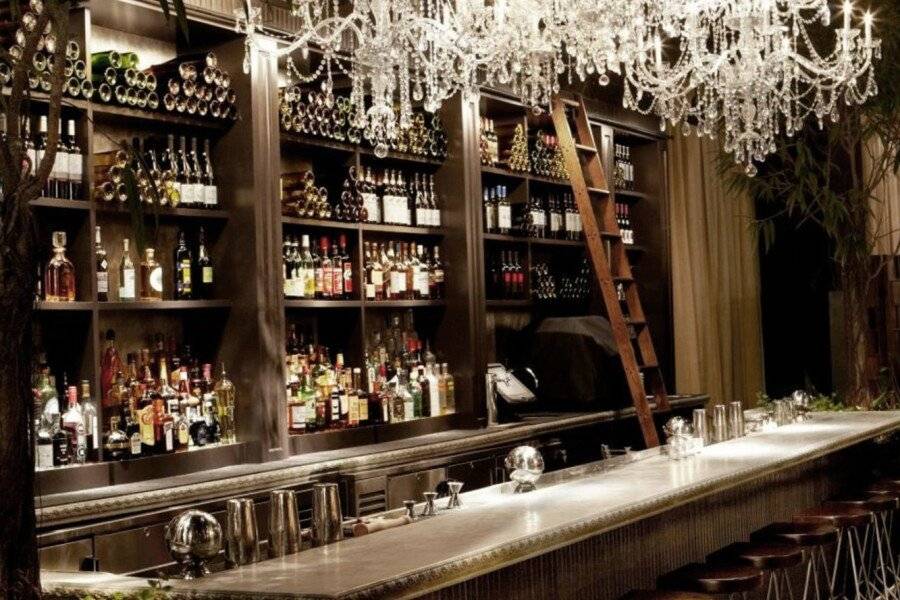 NoMo SoHo bar