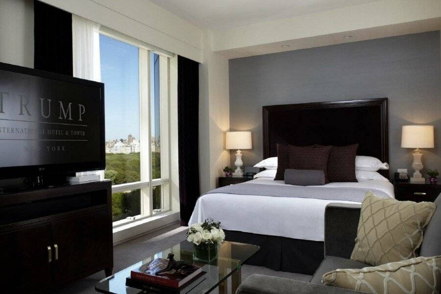 Trump International hotel bedroom