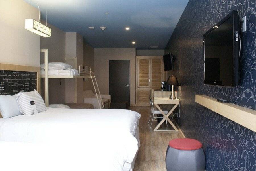 TRYP by Wyndham City Times Square - Midtown hotel bedroom