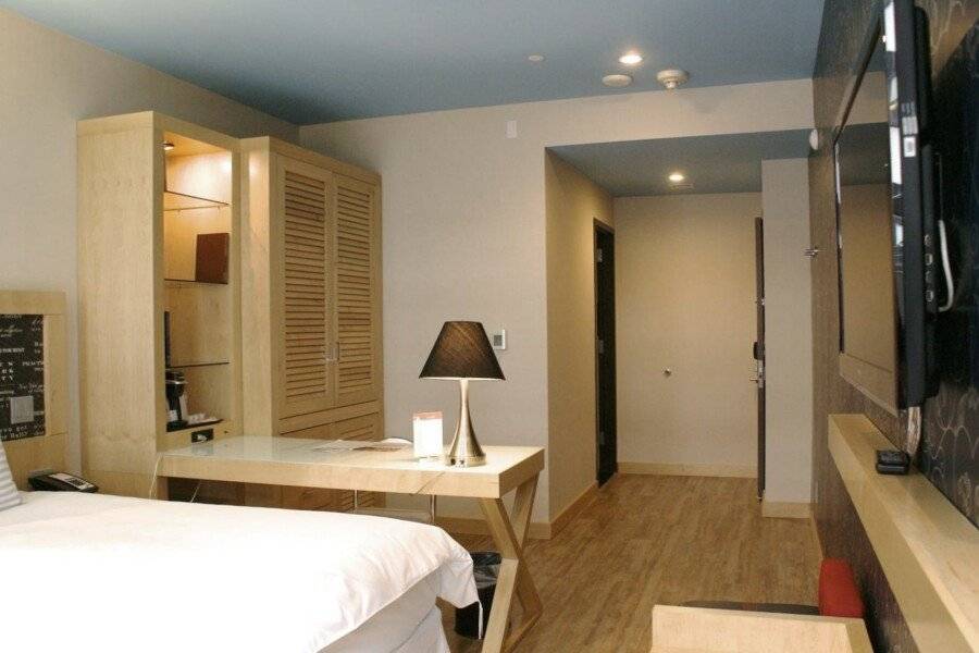 TRYP by Wyndham City Times Square - Midtown hotel bedroom