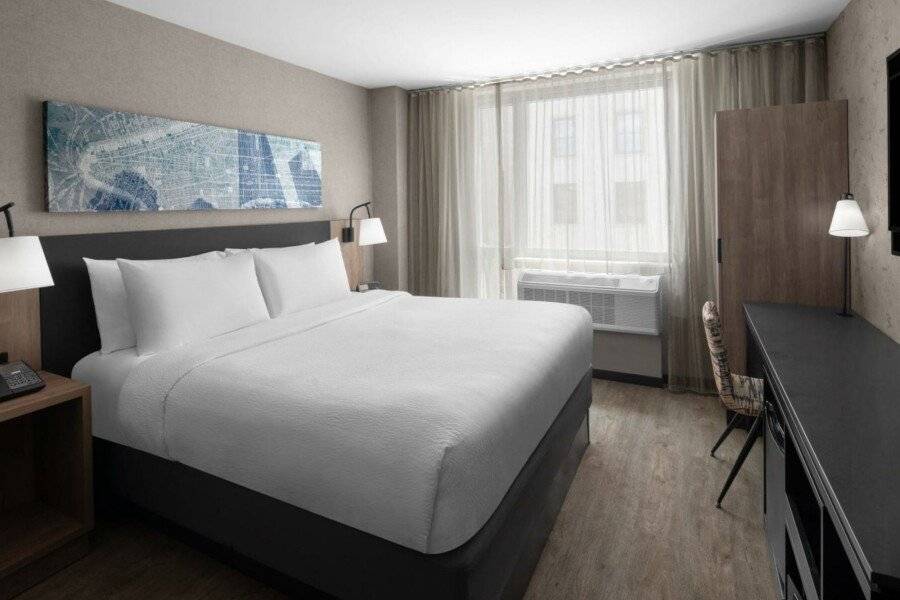 Courtyard by Marriott World Trade Center Area hotel bedroom