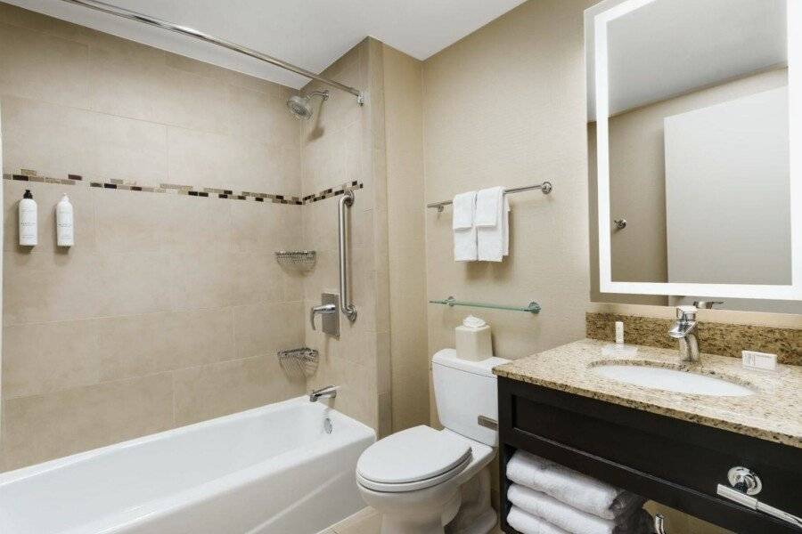 Fairfield Inn & Suites by Marriott Midtown Manhattan/Penn Station bathtub