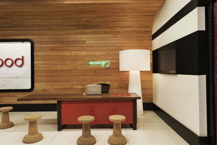 Pod 39 lobby, concierge