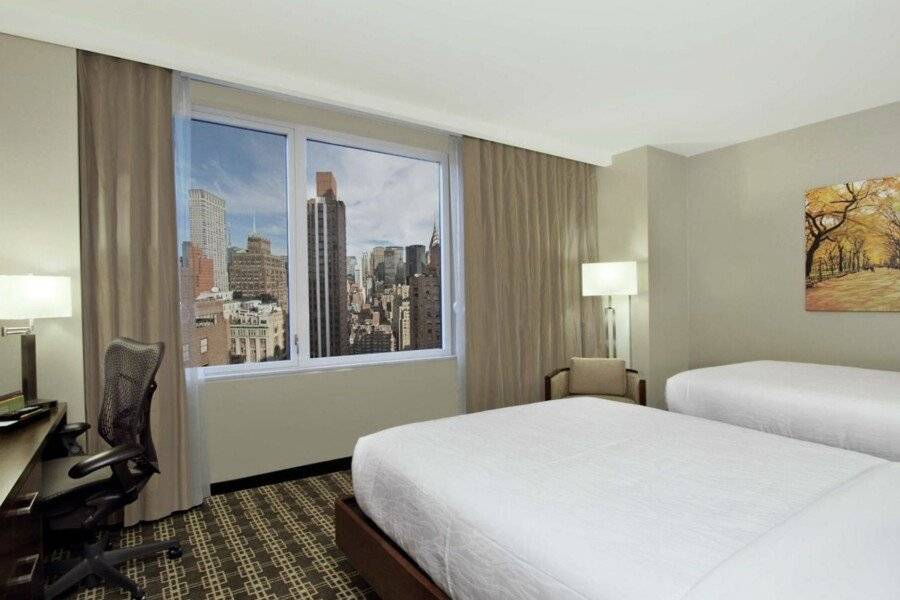 Hilton Garden Inn/Midtown Park Avenue hotel bedroom,city view