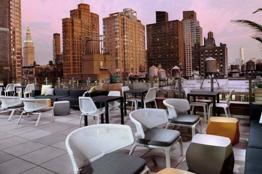 Cambria Hotel - Chelsea rooftop pool,bar