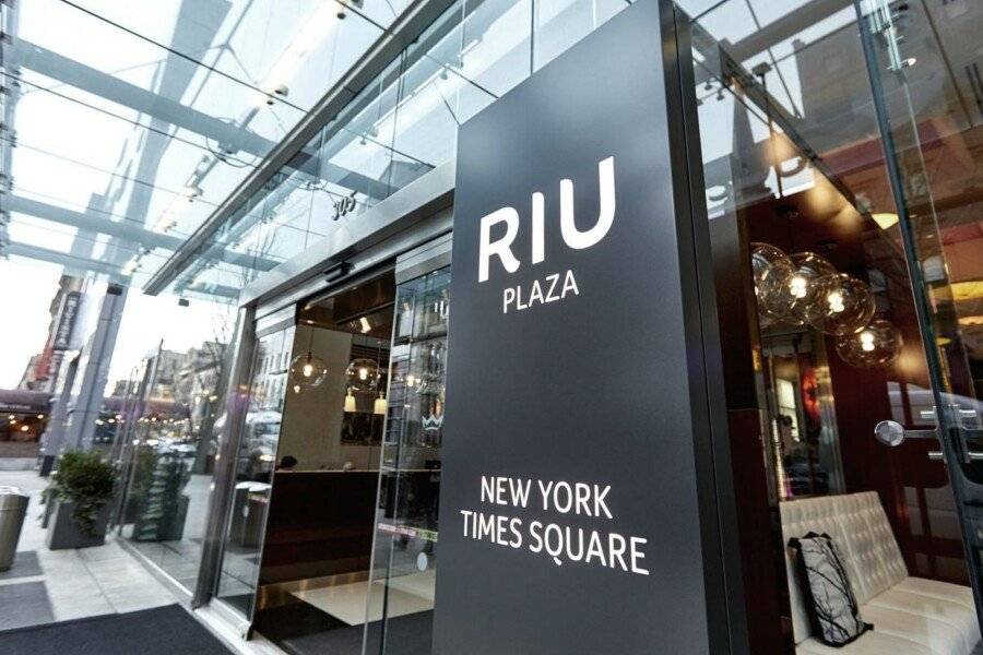 Riu Plaza Times Square facade, lobby