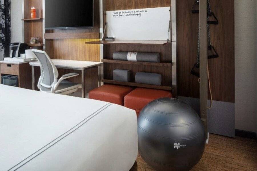 EVEN Hotel - Midtown East, an IHG Hotel hotel bedroom,fitness centre