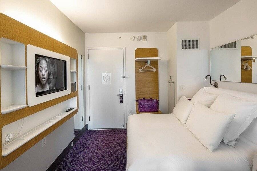 YOTEL Times Square hotel bedroom