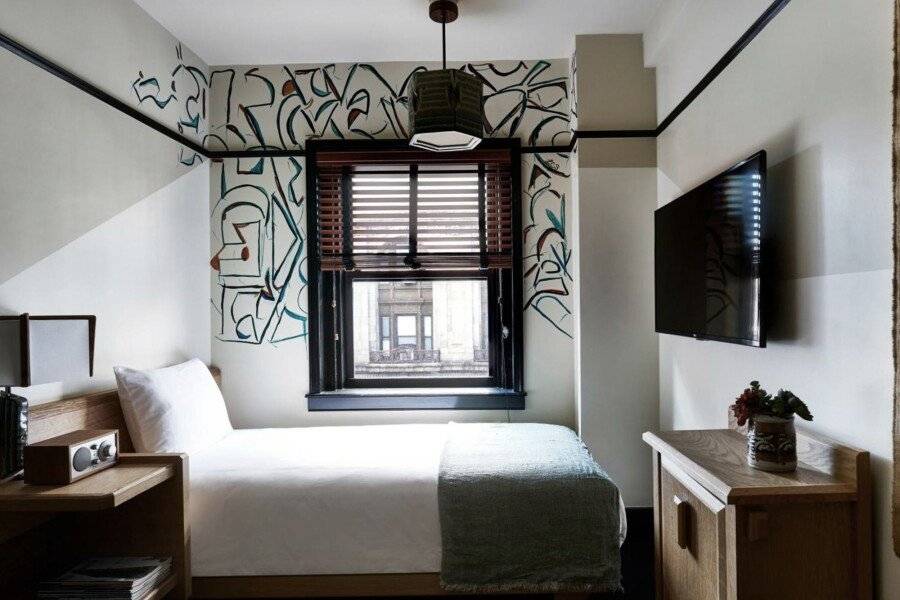 Freehand hotel bedroom