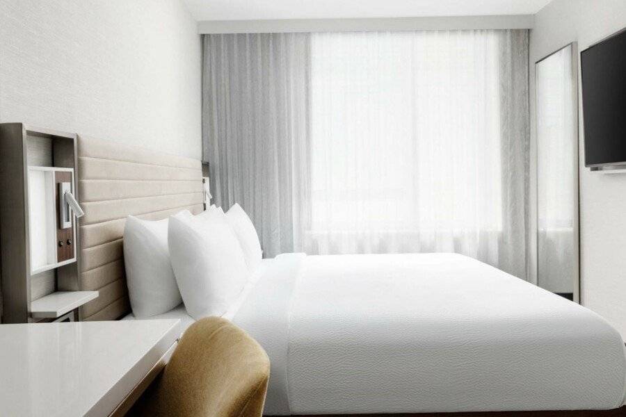 SpringHill Suites by Marriott Manhattan/Times Square South hotel bedroom