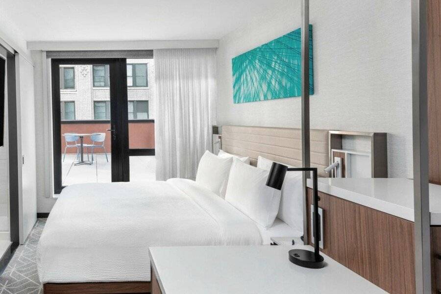 SpringHill Suites by Marriott Manhattan/Times Square South hotel bedroom