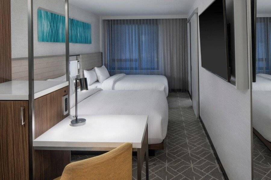 SpringHill Suites by Marriott Manhattan/Times Square South hotel bedroom